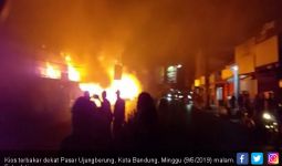 Kios di Pasar Ujungberung Kota Bandung Terbakar - JPNN.com