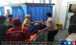 Kelelahan, Belasan Penumpang Arus Balik Pingsan di Pelabuhan Bakauheni - JPNN.com