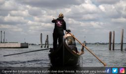 Belajar Teknik Mendayung Gondola dari Dewi-Dewi Venesia - JPNN.com