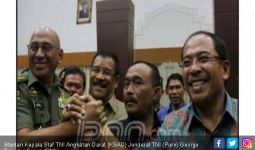 Prabowo Jenguk Mantan KSAD Yang Menderita Kanker Usus - JPNN.com