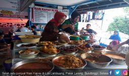 Musim Liburan, Nasi Kapau Bukittinggi Diburu Wisatawan - JPNN.com