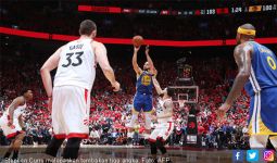 Dramatis, Golden State Warriors Menang Setengah Bola di Game Kelima NBA Finals - JPNN.com