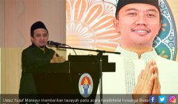 Tausiah Ustaz Yusuf Mansur dalam Halalbihalal Keluarga Besar Kemenpora - JPNN.com