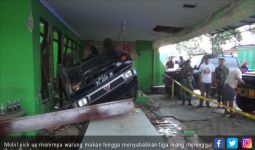 Mobil Pick Up Diseruduk Bus Hingga Terlempar, Tiga Nyawa Melayang - JPNN.com
