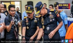 Bea Cukai Gagalkan Penyelundupan Sabu-Sabu di Bandara Husein Sastranegara - JPNN.com