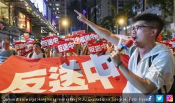 Bentrok Polisi Vs Demonstran Hong Kong Makin Brutal, Turis Ikut Jadi Korban - JPNN.com