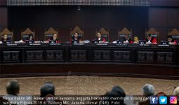 Tim Hukum KPU dan Paslon 01 Protes ke Hakim MK, Begini Alasannya - JPNN.com