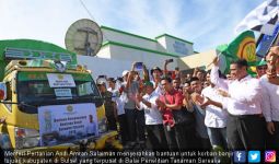Mentan Bantu Korban Banjir di Tujuh Kabupaten Sulsel - JPNN.com