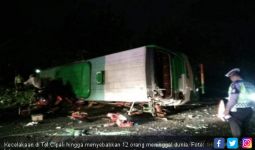 Kecelakaan di Tol Cipali, 6 Warga Wisma Asri Tewas Diseruduk Bus dari Arah Berlawanan - JPNN.com