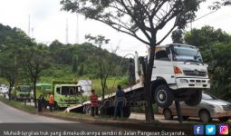 Detik - detik Muhadi Tewas Tergilas Truk yang Dikemudikannya Sendiri - JPNN.com