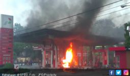 Percikan Api Membesar di SPBU, Warga dan Petugas Berlarian - JPNN.com