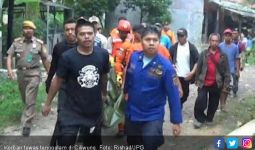 Bocah 10 Tahun Tewas Tenggelam di Sungai Ciliwung Saat Cari Biawak - JPNN.com