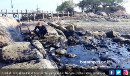 Pantai Nongsa Batam Kembali Tercemar Sludge Oil - JPNN.com