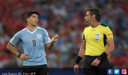 Hahaha, Luis Suarez Anggap Kiper Chile Handball di Kotak Penalti - JPNN.com