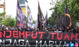 Ratusan Suporter Tuntut Gubernur Riau Selamatkan PSPS Riau - JPNN.com