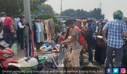 Banjir Rupiah, Pedagang di Sekitar MK: Sering-Sering Aja Demo - JPNN.com