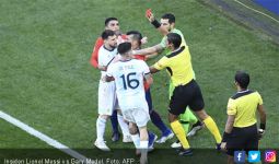 Berantem Sama Medel, Messi Kena Kartu Merah, Argentina Kalahkan Chile 2-1 - JPNN.com