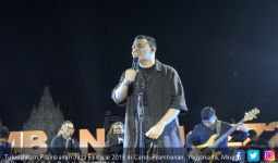Tulus Pamer Adu Rayu di Prambanan Jazz 2019 - JPNN.com