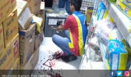Rampok Ubrak-Abrik Brankas Minimarket, Tangan dan Punggung Karyawan Kena Tebas Celurit - JPNN.com
