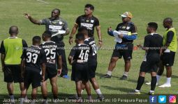 Persipura vs Madura United: Buktikan Sihirmu, Jacksen F Tiago! - JPNN.com