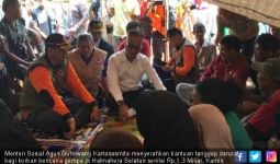 Mensos Agus Gumiwang Serahkan Rp 1,3 M untuk Korban Gempa Halmahera Selatan - JPNN.com