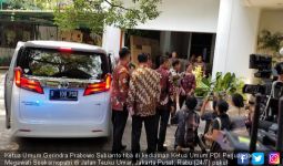 Tampil Beda, Begini Gaya Busana Prabowo Subianto saat Kunjungi Megawati - JPNN.com