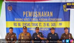 Bea Cukai Aceh Musnahkan Bawang Merah Ilegal - JPNN.com