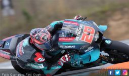 Fabio Quartararo Paksa Marc Marquez Gigit Jari di FP2 MotoGP Ceko - JPNN.com