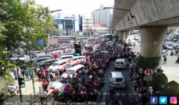 Demo Driver Gojek, Lalu Lintas di Kawasan Pasar Raya Blok M Macet - JPNN.com