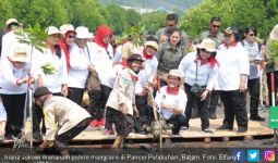 Iriana Jokowi Lepas Empat Elang Bondol di Taman Wisata Alam Batam - JPNN.com