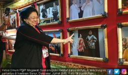 Sambil Menunjuk Gambar Prabowo, Megawati: Ini Foto Favorit Saya - JPNN.com
