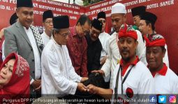 Peserta Kongres PDIP Serahkan Puluhan Hewan Kurban kepada Umat Islam di Bali - JPNN.com