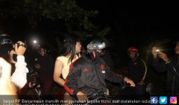 Elvi Siang Kerja Angkut Batu Bata, Malam Tunggu Pria Nakal - JPNN.com