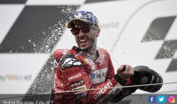 Lihat Detik-Detik Dovi Menyalip Marquez di Tikungan Terakhir MotoGP Austria - JPNN.com
