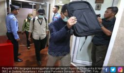 Berita Foto: Penyidik KPK Geledah Ruangan Kerja Nyoman PDIP di DPR - JPNN.com