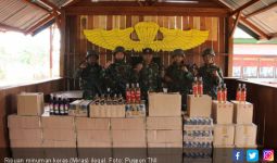 Prajurit TNI Pamtas RI-PNG Berhasil Amankan 3.333 Botol Miras Ilegal - JPNN.com