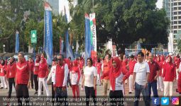 Menaker Hanif Senam Bareng Pegawai Kemenaker di Pesta Rakyat Tripartit - JPNN.com