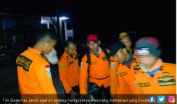Mahasiswi Pendaki Pingsan Saat Upacara HUT Kemerdekaan di Gunung Kerinci - JPNN.com