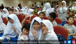 500 Anak SD Dapat Kacamata Gratis dari Universitas Terbuka - JPNN.com