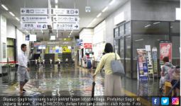 Hujan Deras dan Banjir, Mobil Berpenumpang Perempuan itu Hanyut - JPNN.com