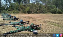 Hati-hati, Sepuluh Prajurit TNI AL Bersenjata Laras Panjang Siap Menembak - JPNN.com