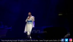 Disambut Tepuk Tangan Penonton, Yura Yunita Buka Konser Westlife di Borobudur - JPNN.com