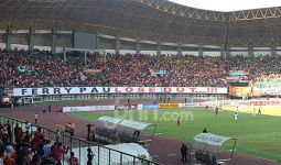 Persija Keok, Jakmania Kecewa Berat, Pajang Spanduk Ferry PauLose Out! - JPNN.com