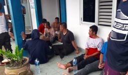 Kapal Terbalik Dihantam Ombak Besar, Puluhan Siswa Terlempar ke Laut - JPNN.com