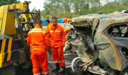 Korban Tewas di Kecelakaan Tol Cipularang Tak Diketahui Identitasnya - JPNN.com