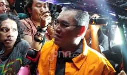 KPK Tahan Bupati Muara Enim Ahmad Yani di Rutan Polres Jakarta Pusat - JPNN.com