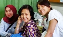 Ria Irawan Meninggal, Melly Goeslaw: Kenapa Loe Enggak Tungguin Gue - JPNN.com