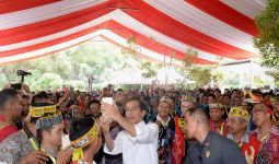 Perdana, Jokowi Bagi-Bagikan Tanah di Kalimantan - JPNN.com