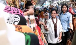 Jokowi Resmikan Pabrik Esemka, Iriana Blusukan di Pasar Beringharjo - JPNN.com