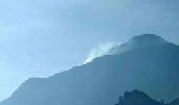 Gunung Ciremai Terbakar Lagi - JPNN.com